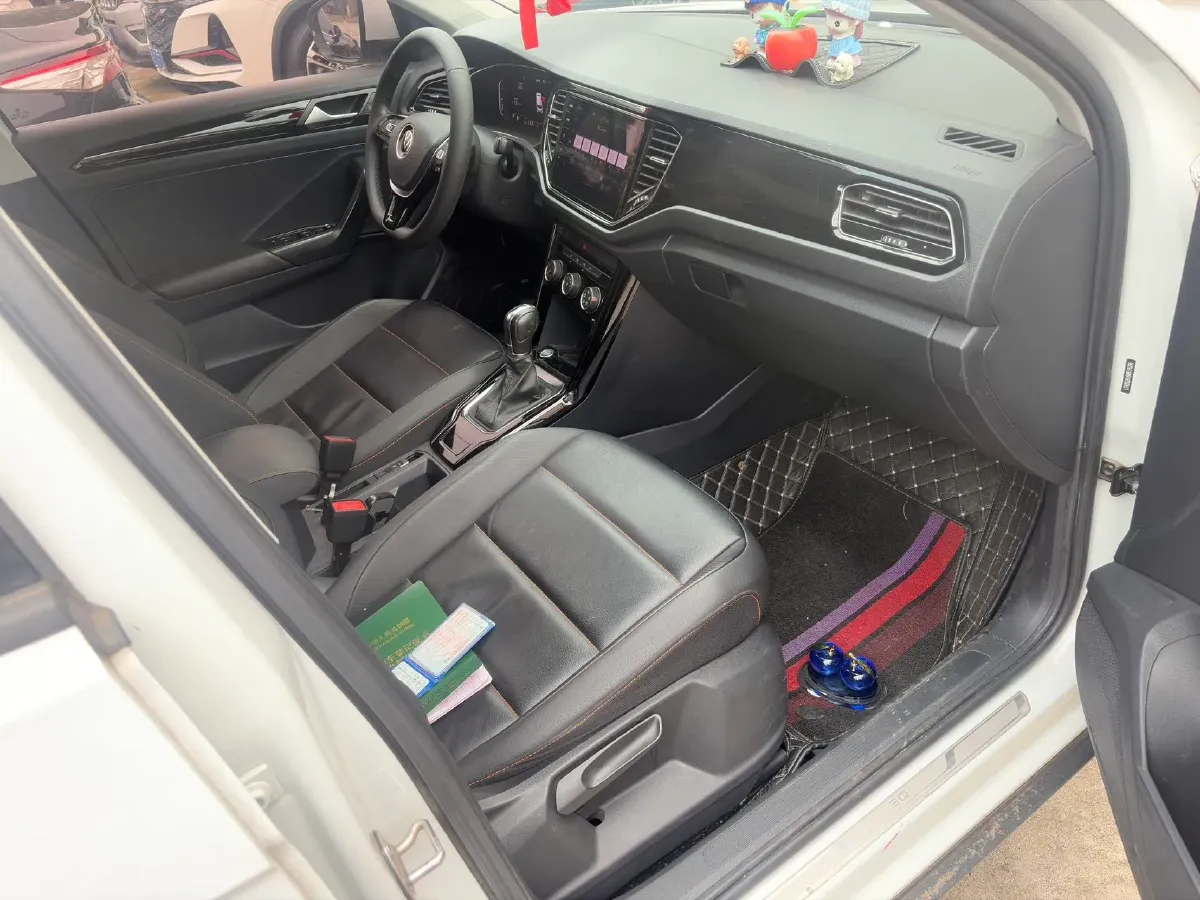 2021 Volkswagen T-Roc 1.4T 150HP L4 7DCT,autocango,china used car exporter,china ev exporter,chinese used car exporter,chinese used ev exporter