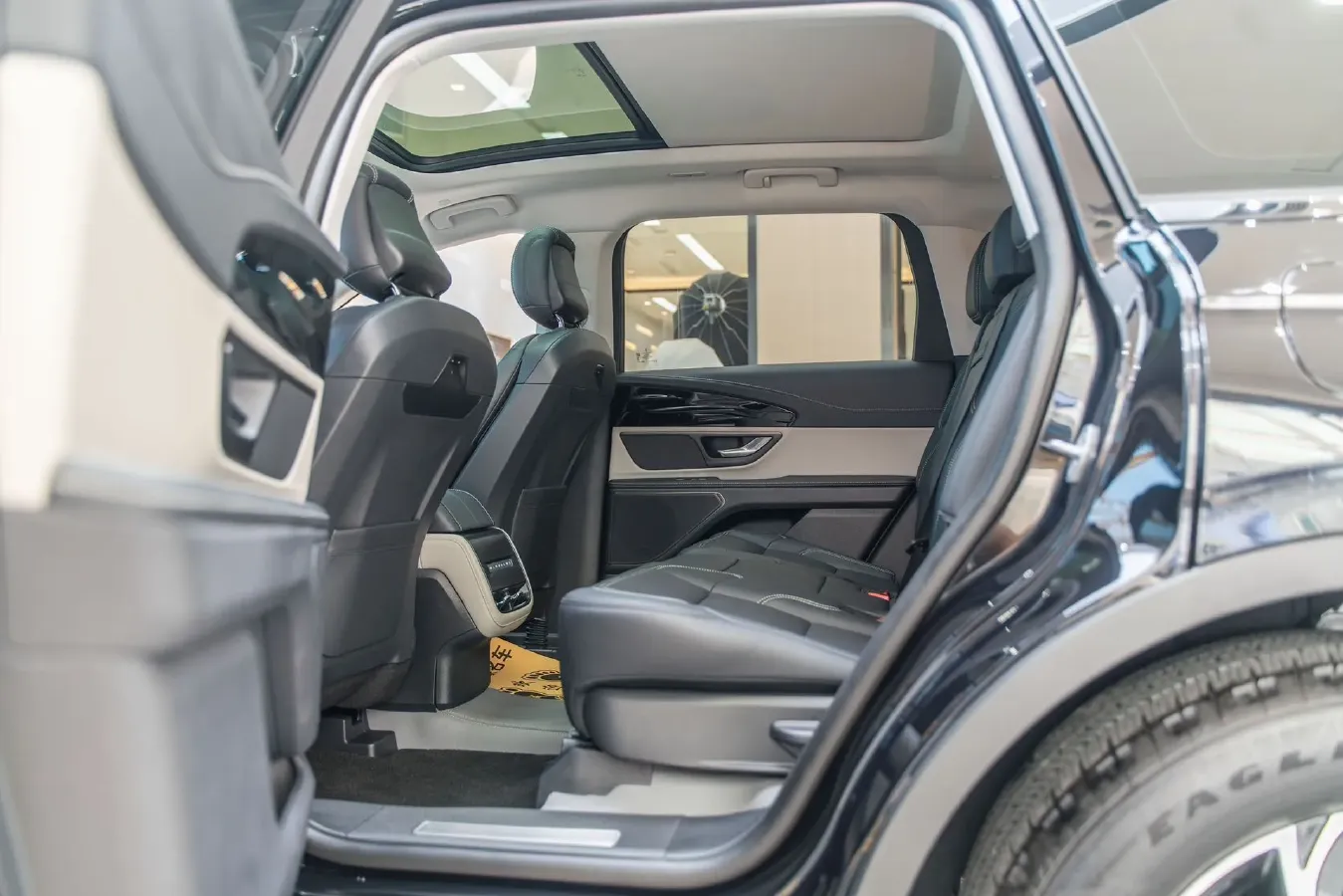 2025 Lincoln Nautilus 2.0T 261HP L4 8AT,autocango,china used car exporter,china ev exporter,chinese used car exporter,chinese used ev exporter