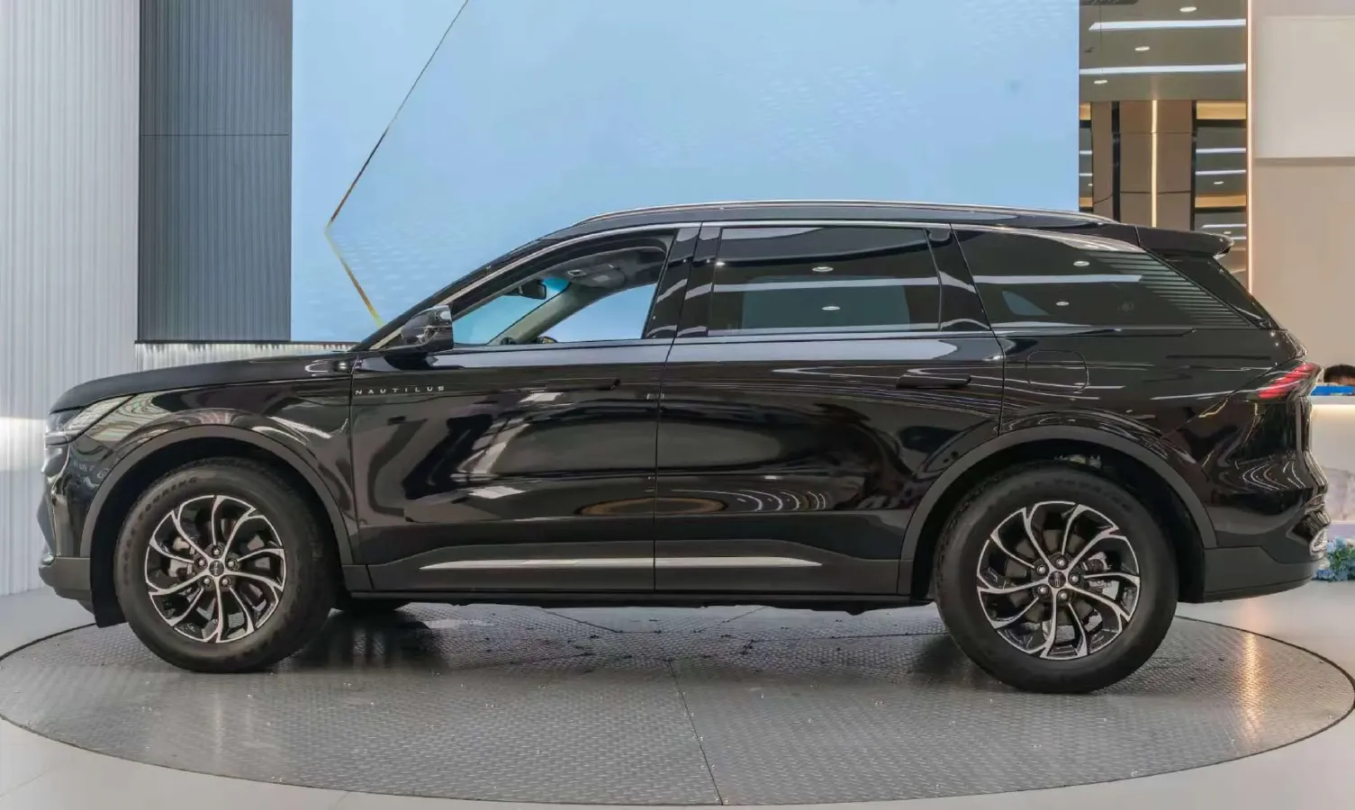 2025 Lincoln Nautilus 2.0T 261HP L4 8AT,autocango,china used car exporter,china ev exporter,chinese used car exporter,chinese used ev exporter