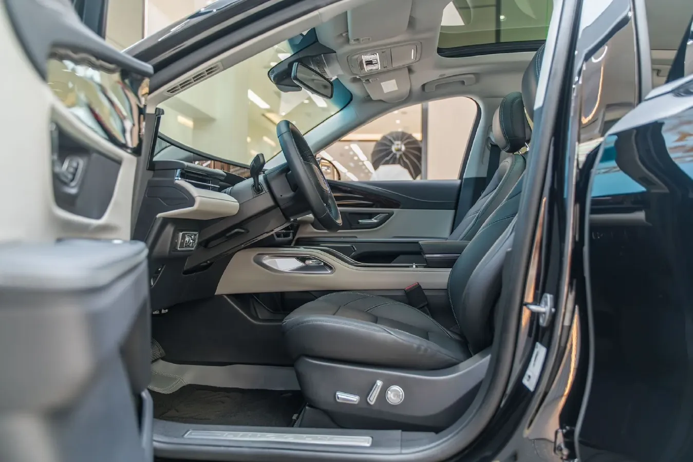 2025 Lincoln Nautilus 2.0T 261HP L4 8AT,autocango,china used car exporter,china ev exporter,chinese used car exporter,chinese used ev exporter