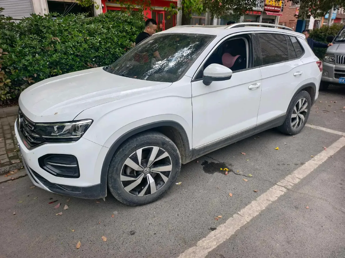 2019 Jeep Cherokee 2.0T 234HP L4 9AT,autocango,china used car exporter,china ev exporter,chinese used car exporter,chinese used ev exporter