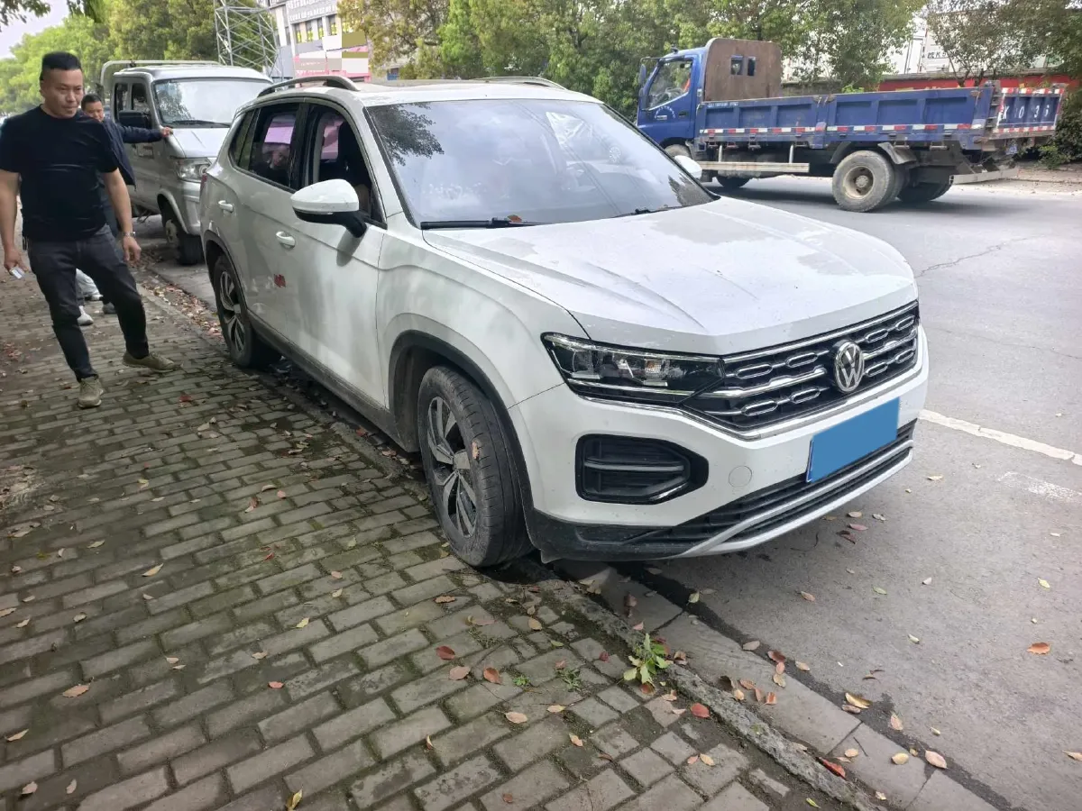 2019 Jeep Cherokee 2.0T 234HP L4 9AT,autocango,china used car exporter,china ev exporter,chinese used car exporter,chinese used ev exporter