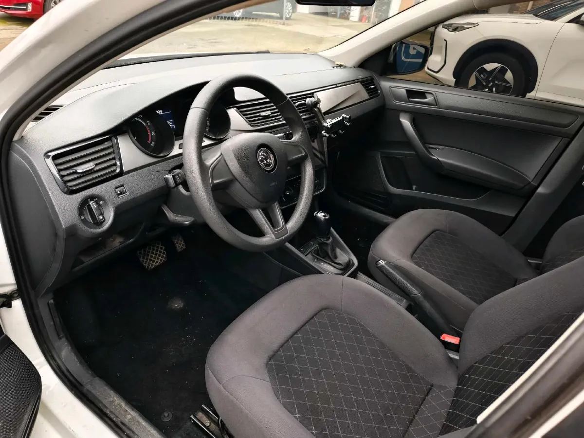 2022 Skoda Rapid 1.5L 112HP L4 6AT,autocango,china used car exporter,china ev exporter,chinese used car exporter,chinese used ev exporter