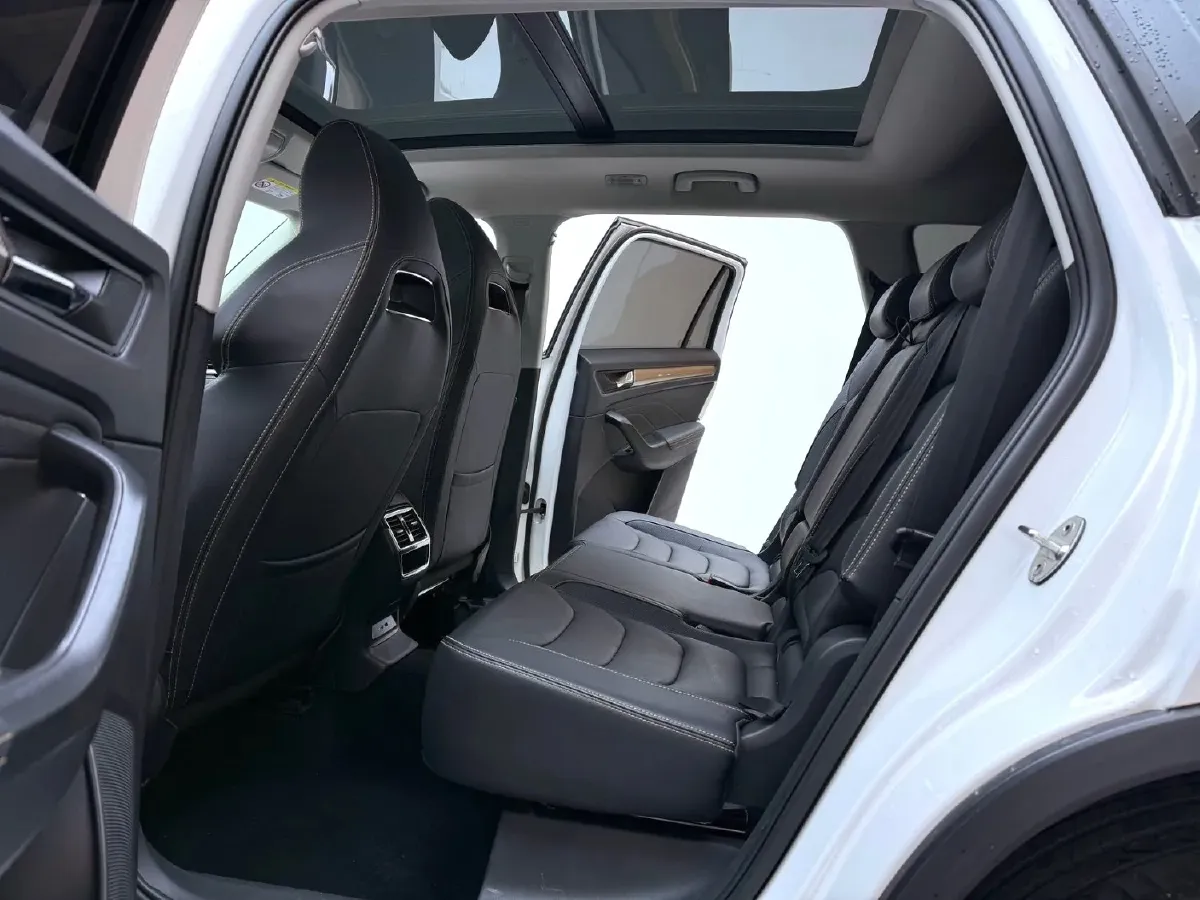 2022 Skoda Kodiak 2.0T 186HP L4 7DCT,autocango,china used car exporter,china ev exporter,chinese used car exporter,chinese used ev exporter