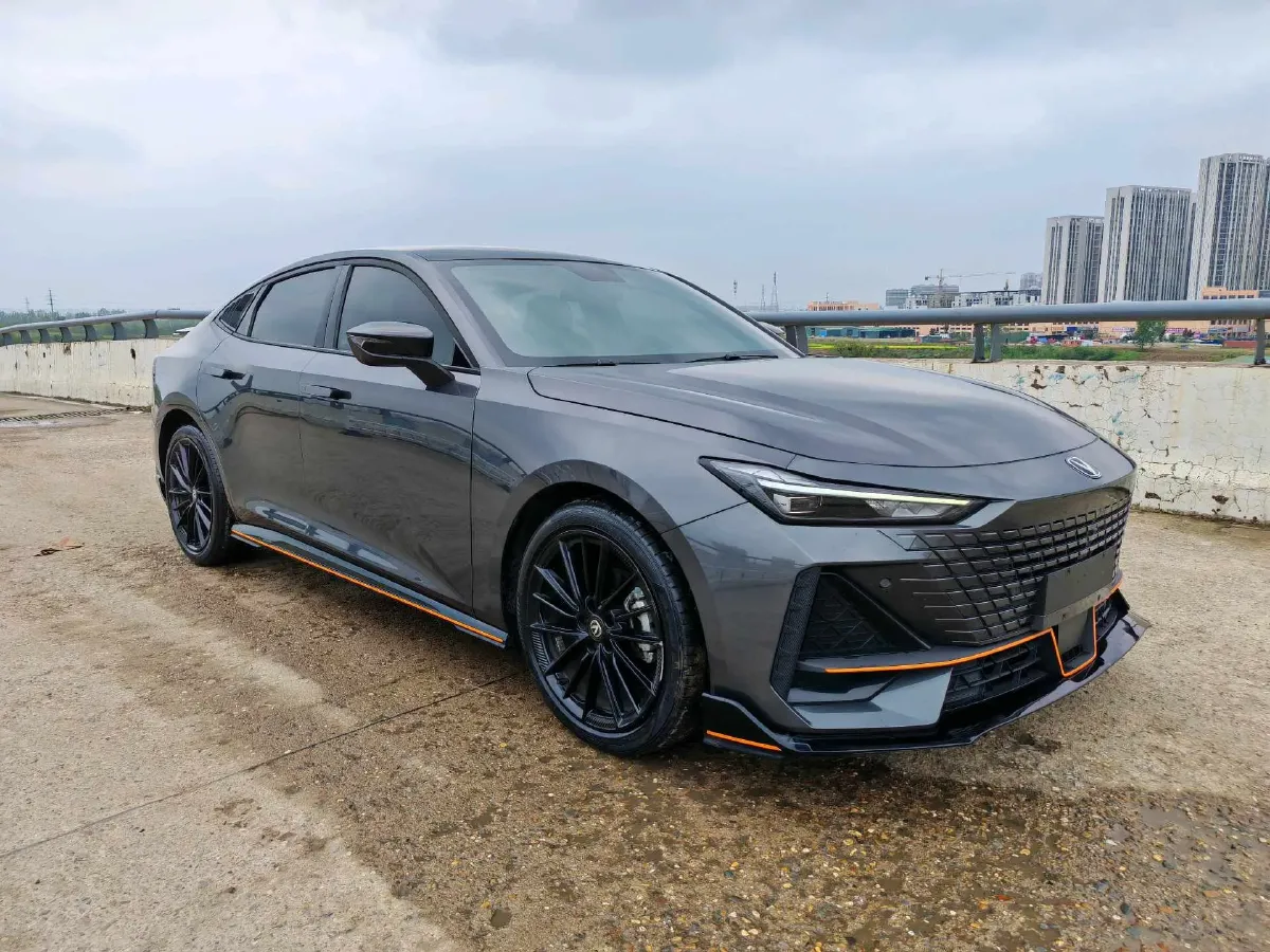 2022 ChangAn UNI-V 1.5T 188HP L4 7DCT,autocango,china used car exporter,china ev exporter,chinese used car exporter,chinese used ev exporter