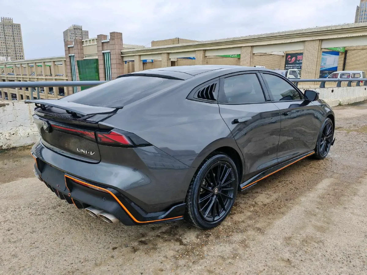 2022 ChangAn UNI-V 1.5T 188HP L4 7DCT,autocango,china used car exporter,china ev exporter,chinese used car exporter,chinese used ev exporter