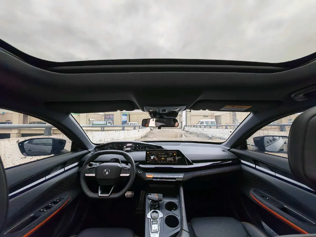 2022 ChangAn UNI-V 1.5T 188HP L4 7DCT,autocango,china used car exporter,china ev exporter,chinese used car exporter,chinese used ev exporter