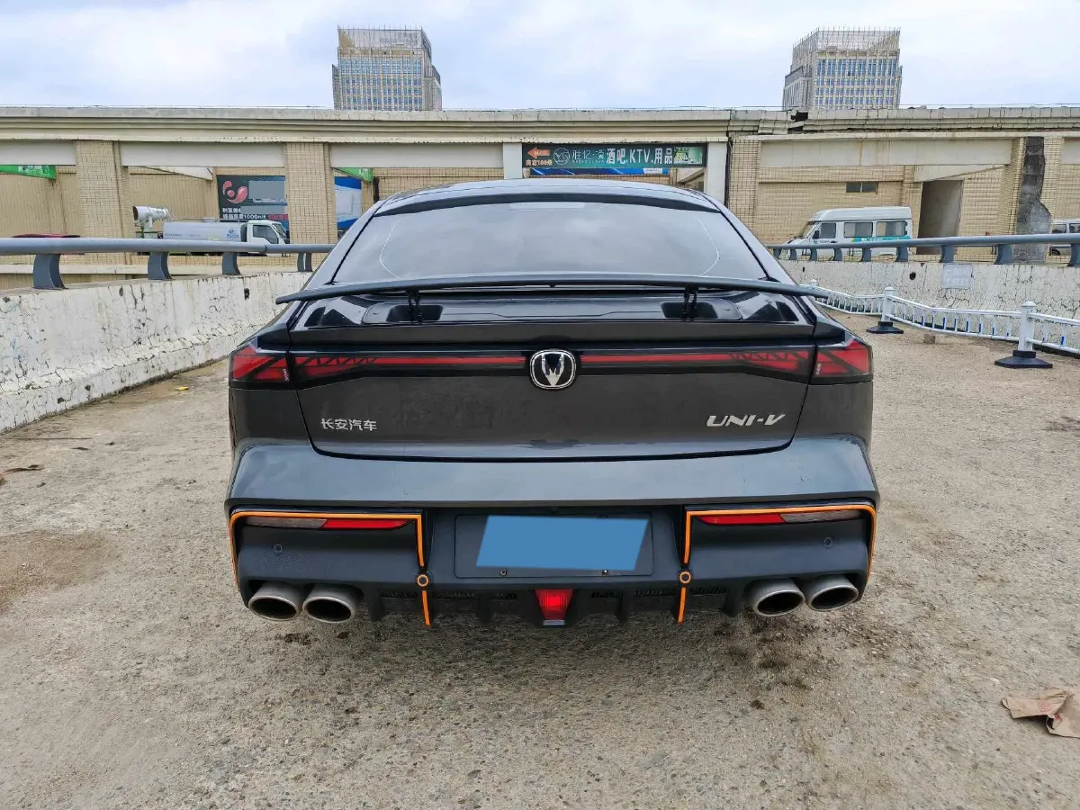 2022 ChangAn UNI-V 1.5T 188HP L4 7DCT,autocango,china used car exporter,china ev exporter,chinese used car exporter,chinese used ev exporter