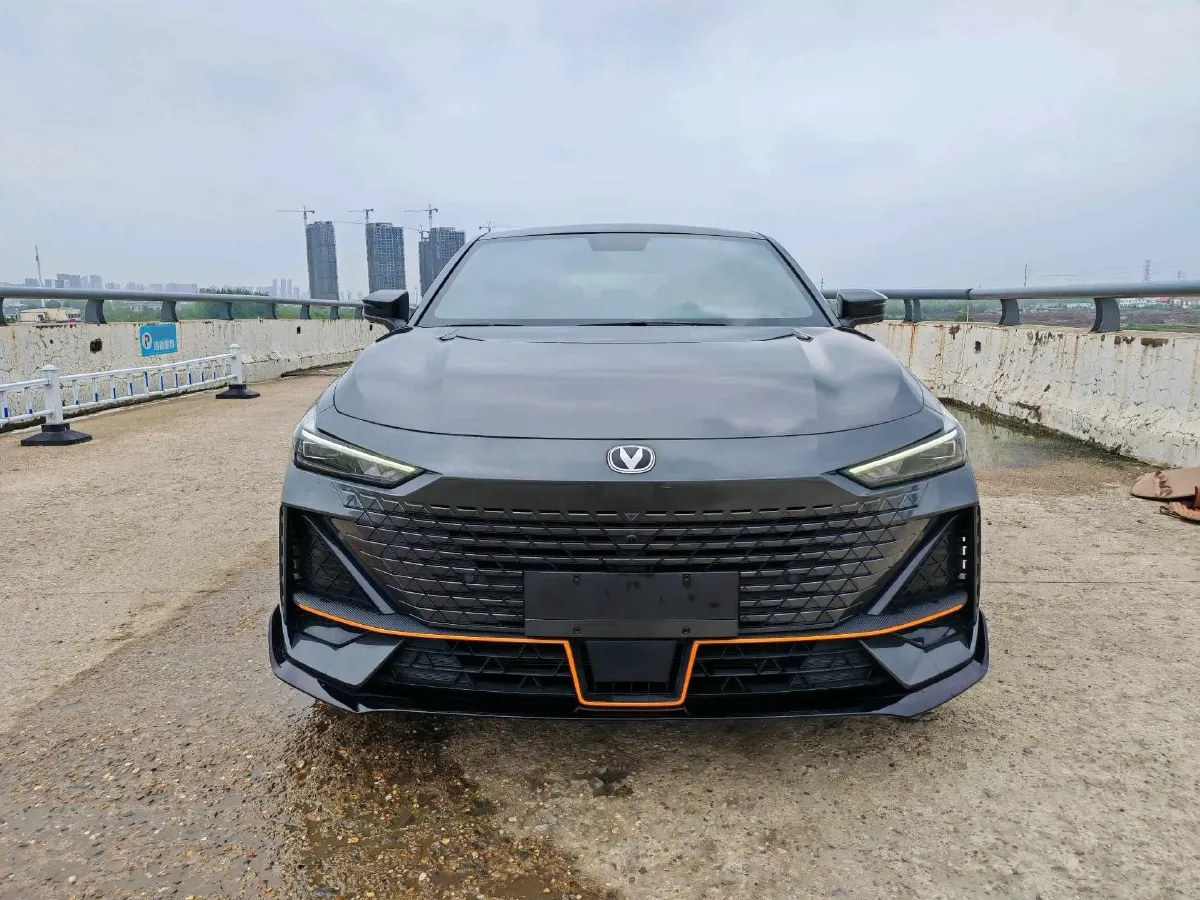 2022 ChangAn UNI-V 1.5T 188HP L4 7DCT,autocango,china used car exporter,china ev exporter,chinese used car exporter,chinese used ev exporter