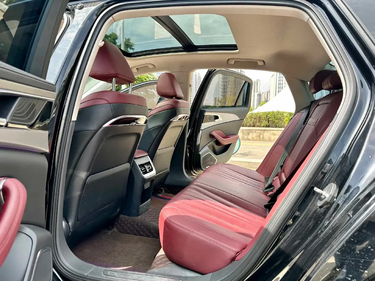 2022 HongQi H5 1.8T 197HP L4 6AT,autocango,china used car exporter,china ev exporter,chinese used car exporter,chinese used ev exporter