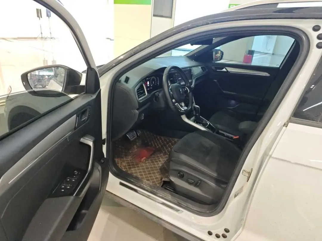 2022 Volkswagen T-Roc 1.4T 150HP L4 7DCT,autocango,china used car exporter,china ev exporter,chinese used car exporter,chinese used ev exporter