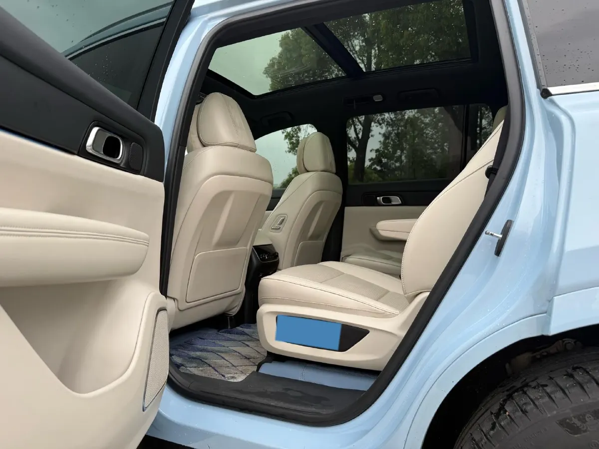 2021 Li ONE Range Extended 131HP REEV 40.5KWH,autocango,china used car exporter,china ev exporter,chinese used car exporter,chinese used ev exporter