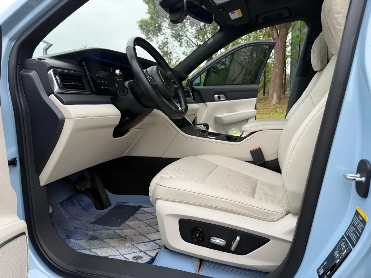 2021 Li ONE Range Extended 131HP REEV 40.5KWH,autocango,china used car exporter,china ev exporter,chinese used car exporter,chinese used ev exporter