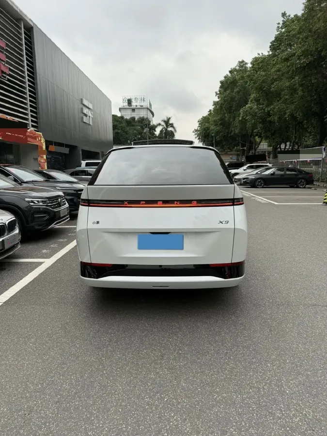 2025 Xpeng X9 BEV,autocango,china used car exporter,china ev exporter,chinese used car exporter,chinese used ev exporter