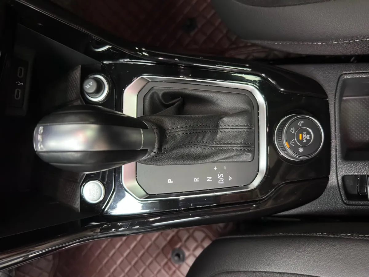 2021 Volkswagen T-Roc 1.4T 150HP L4 7DCT,autocango,china used car exporter,china ev exporter,chinese used car exporter,chinese used ev exporter