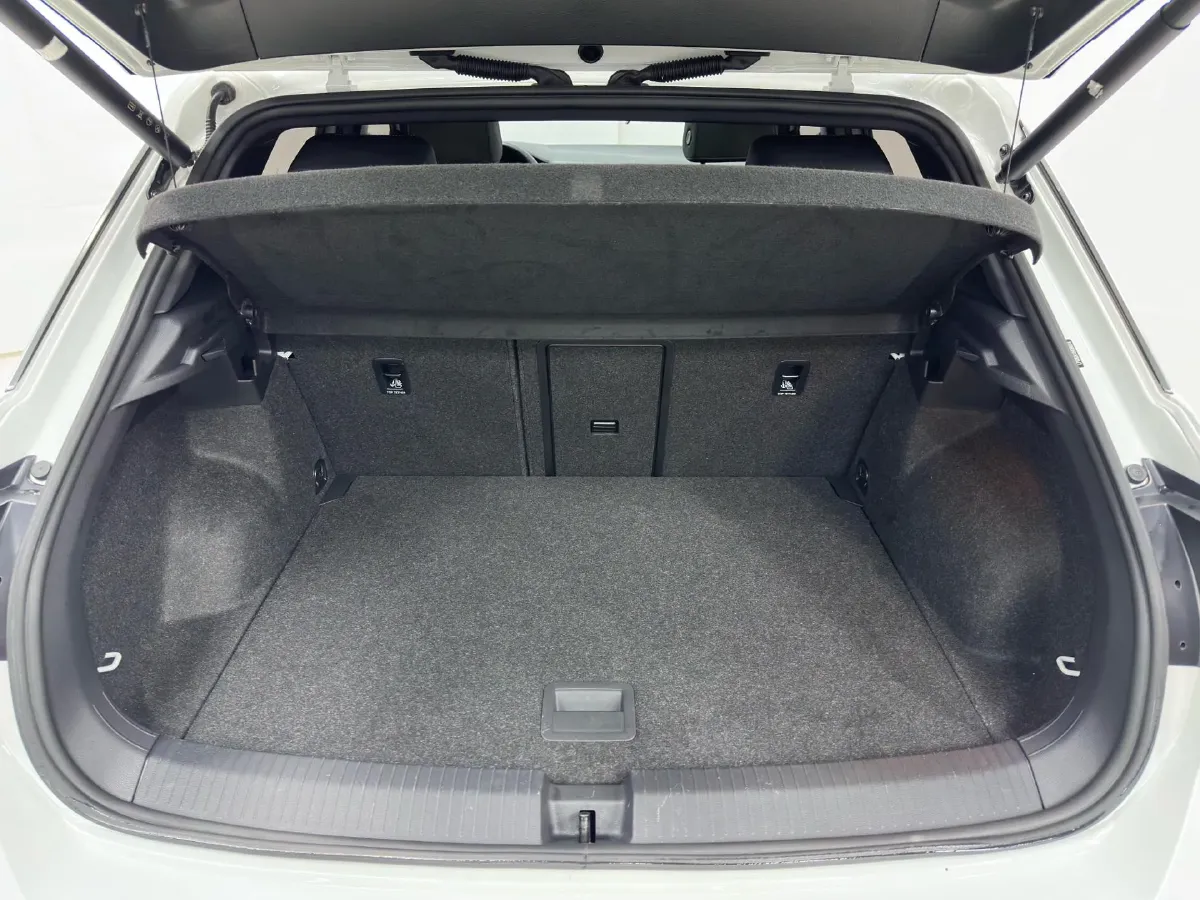 2021 Volkswagen T-Roc 1.4T 150HP L4 7DCT,autocango,china used car exporter,china ev exporter,chinese used car exporter,chinese used ev exporter