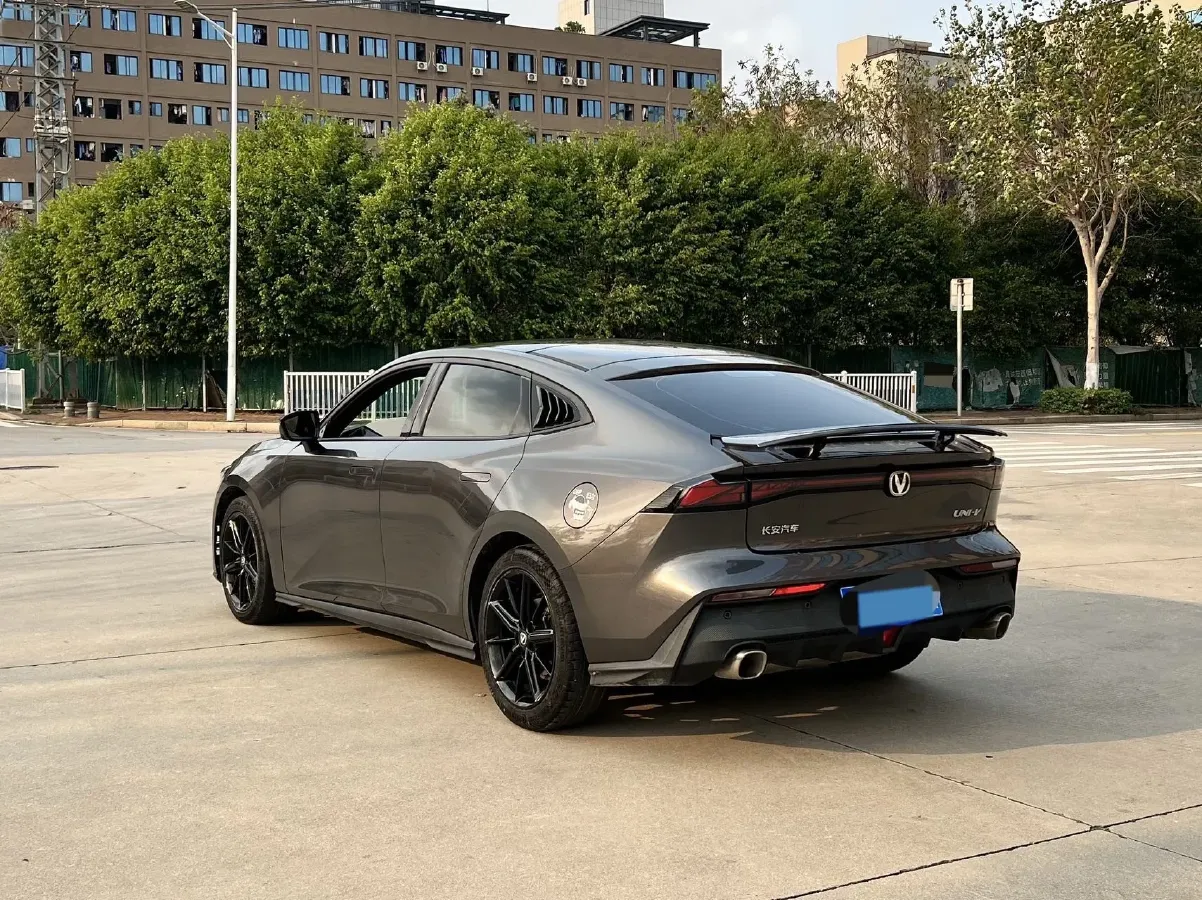 2022 ChangAn UNI-V 1.5T 188HP L4 7DCT,autocango,china used car exporter,china ev exporter,chinese used car exporter,chinese used ev exporter