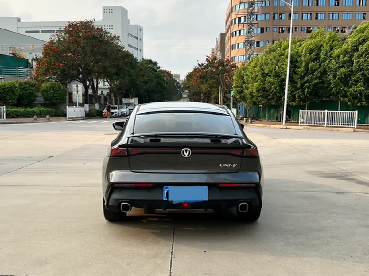 2022 ChangAn UNI-V 1.5T 188HP L4 7DCT,autocango,china used car exporter,china ev exporter,chinese used car exporter,chinese used ev exporter