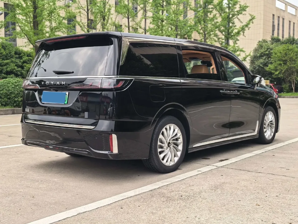 2022 Voyah Dream 1.5T 136HP L4 PHEV 25.57KWH,autocango,china used car exporter,china ev exporter,chinese used car exporter,chinese used ev exporter