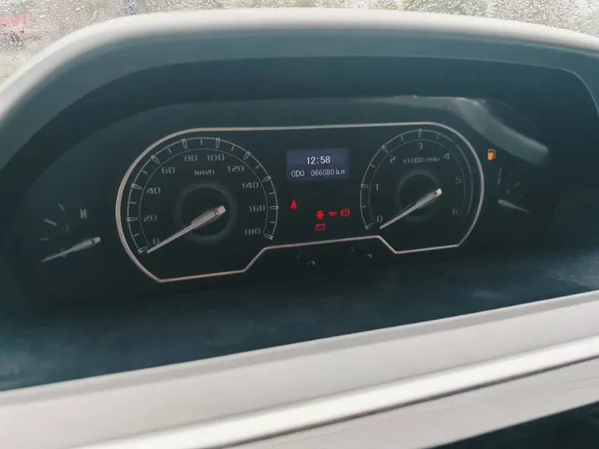 2021 MAXUS XinTu V80 2.0T 127HP L4 6MT,autocango,china used car exporter,china ev exporter,chinese used car exporter,chinese used ev exporter