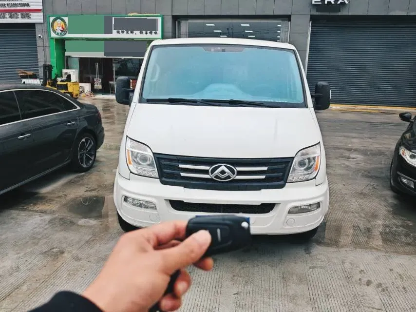 2021 MAXUS XinTu V80 2.0T 127HP L4 6MT,autocango,china used car exporter,china ev exporter,chinese used car exporter,chinese used ev exporter