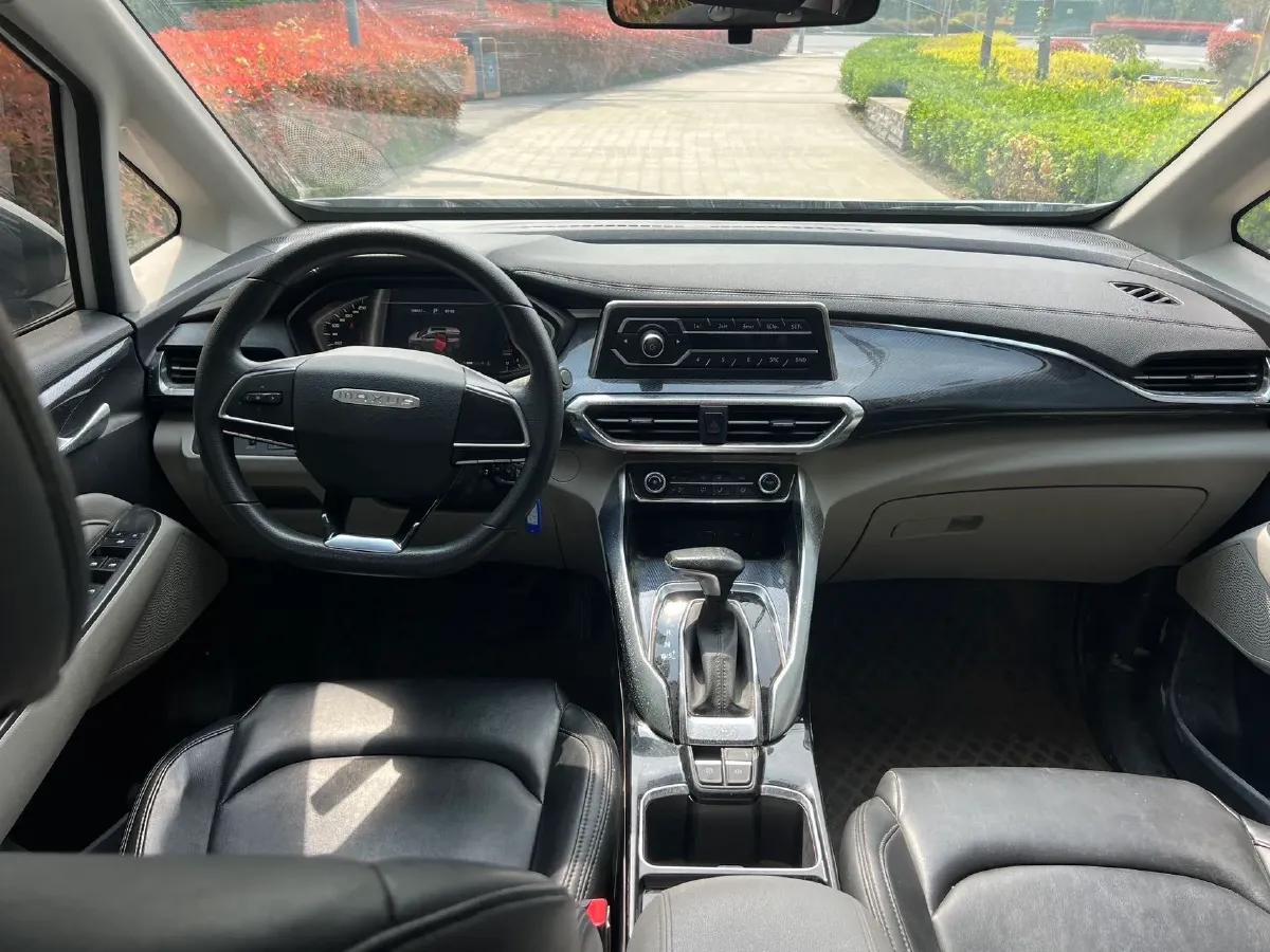 2022 MAXUS G50 1.5T 169HP L4 7DCT,autocango,china used car exporter,china ev exporter,chinese used car exporter,chinese used ev exporter