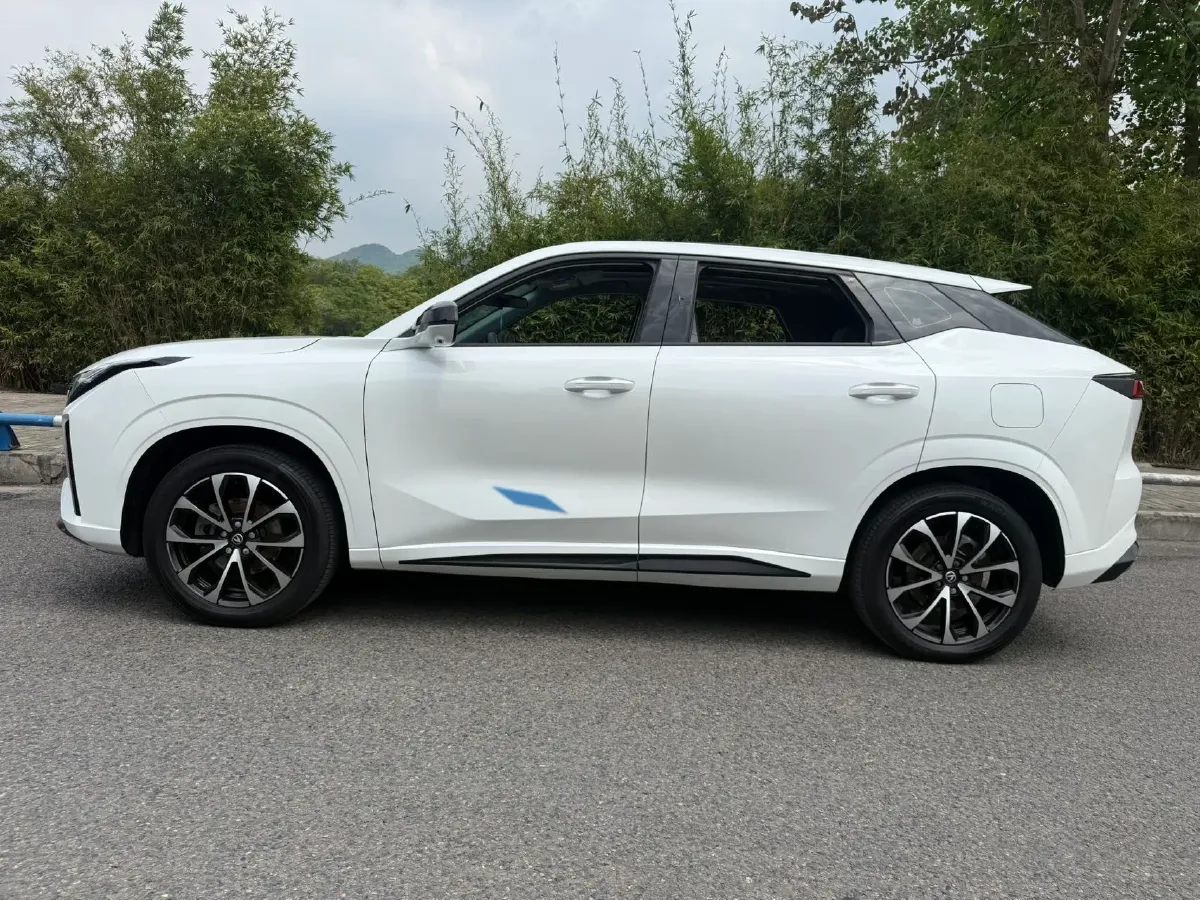 2024 ChangAn UNI-Z 1.5L 98HP L4 E-CVT PHEV 18.4KWH,autocango,china used car exporter,china ev exporter,chinese used car exporter,chinese used ev exporter