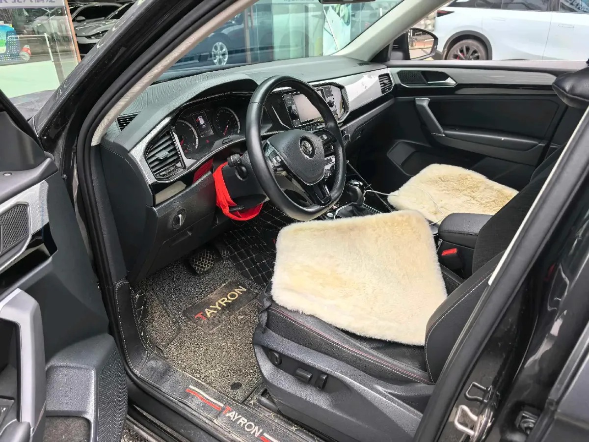 2019 Jeep Cherokee 2.0T 234HP L4 9AT,autocango,china used car exporter,china ev exporter,chinese used car exporter,chinese used ev exporter