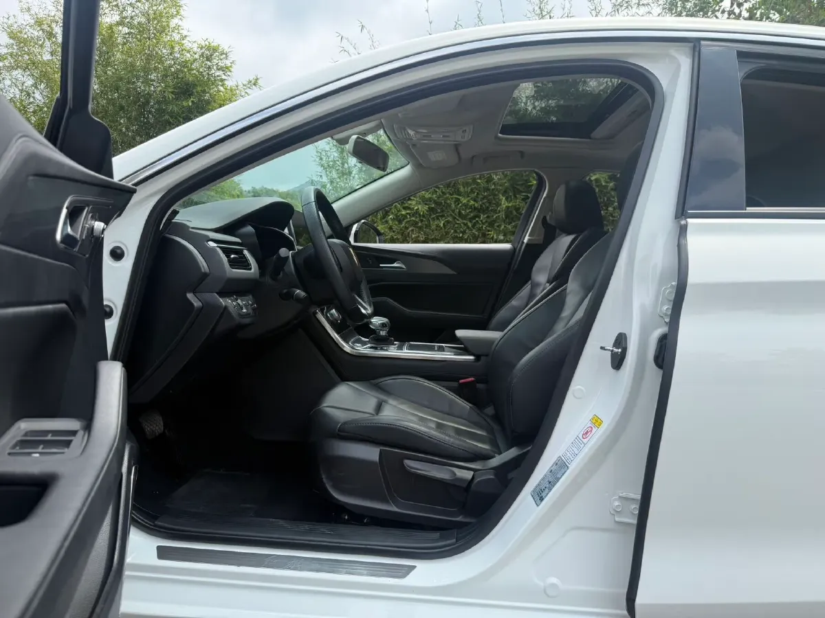 2022 HongQi H5 1.5T 169HP L4 7DCT,autocango,china used car exporter,china ev exporter,chinese used car exporter,chinese used ev exporter