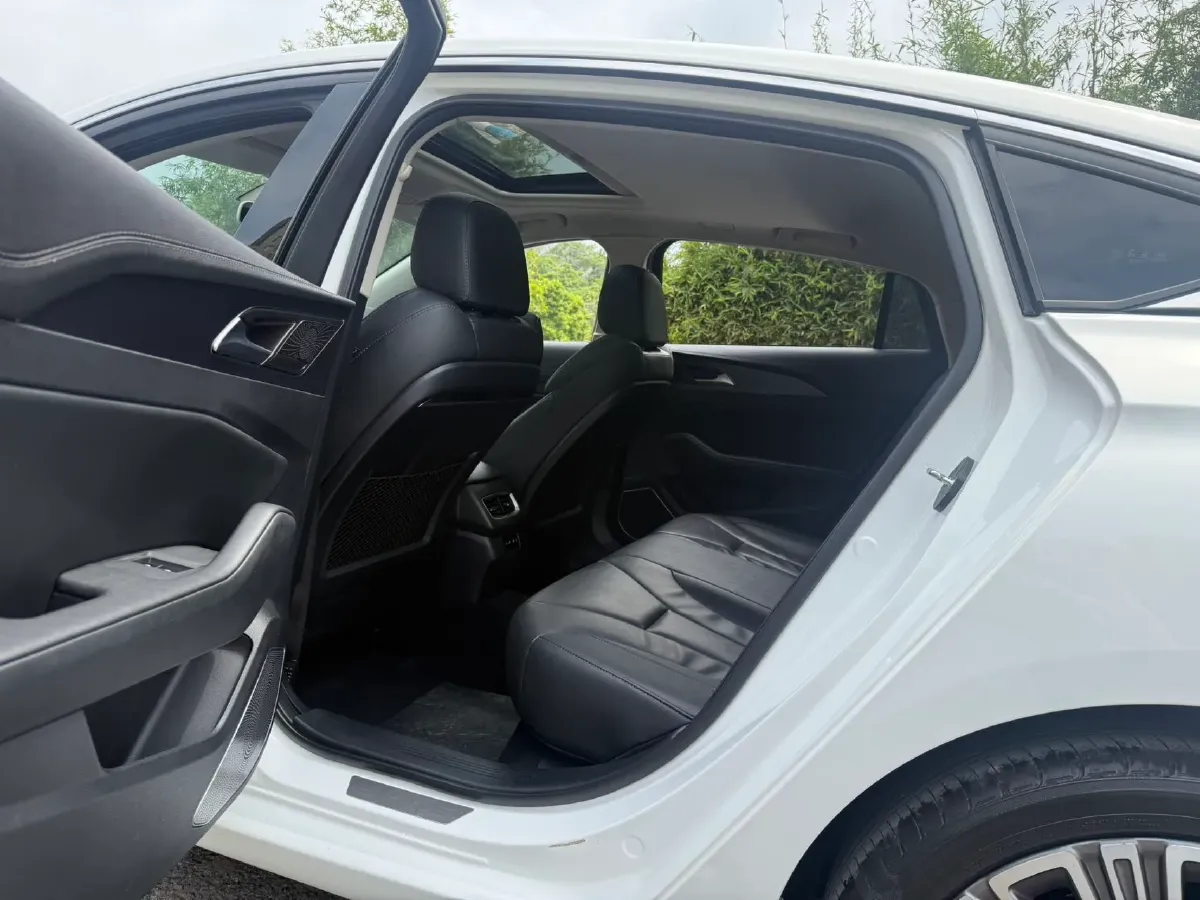 2022 HongQi H5 1.5T 169HP L4 7DCT,autocango,china used car exporter,china ev exporter,chinese used car exporter,chinese used ev exporter