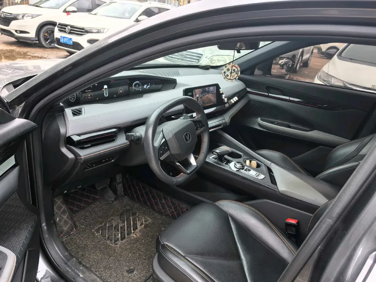 2022 ChangAn UNI-V 1.5T 188HP L4 7DCT,autocango,china used car exporter,china ev exporter,chinese used car exporter,chinese used ev exporter