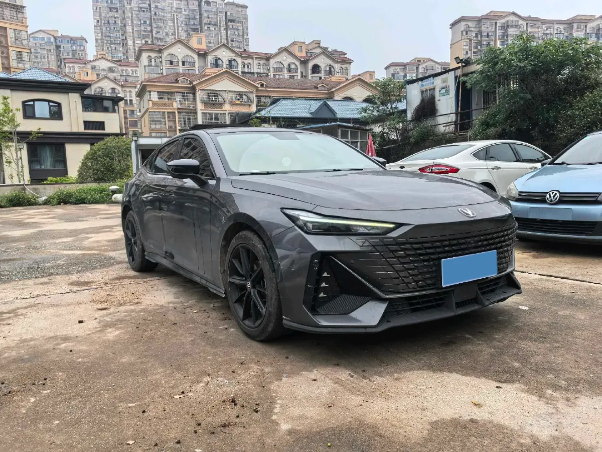 2022 ChangAn UNI-V 1.5T 188HP L4 7DCT,autocango,china used car exporter,china ev exporter,chinese used car exporter,chinese used ev exporter