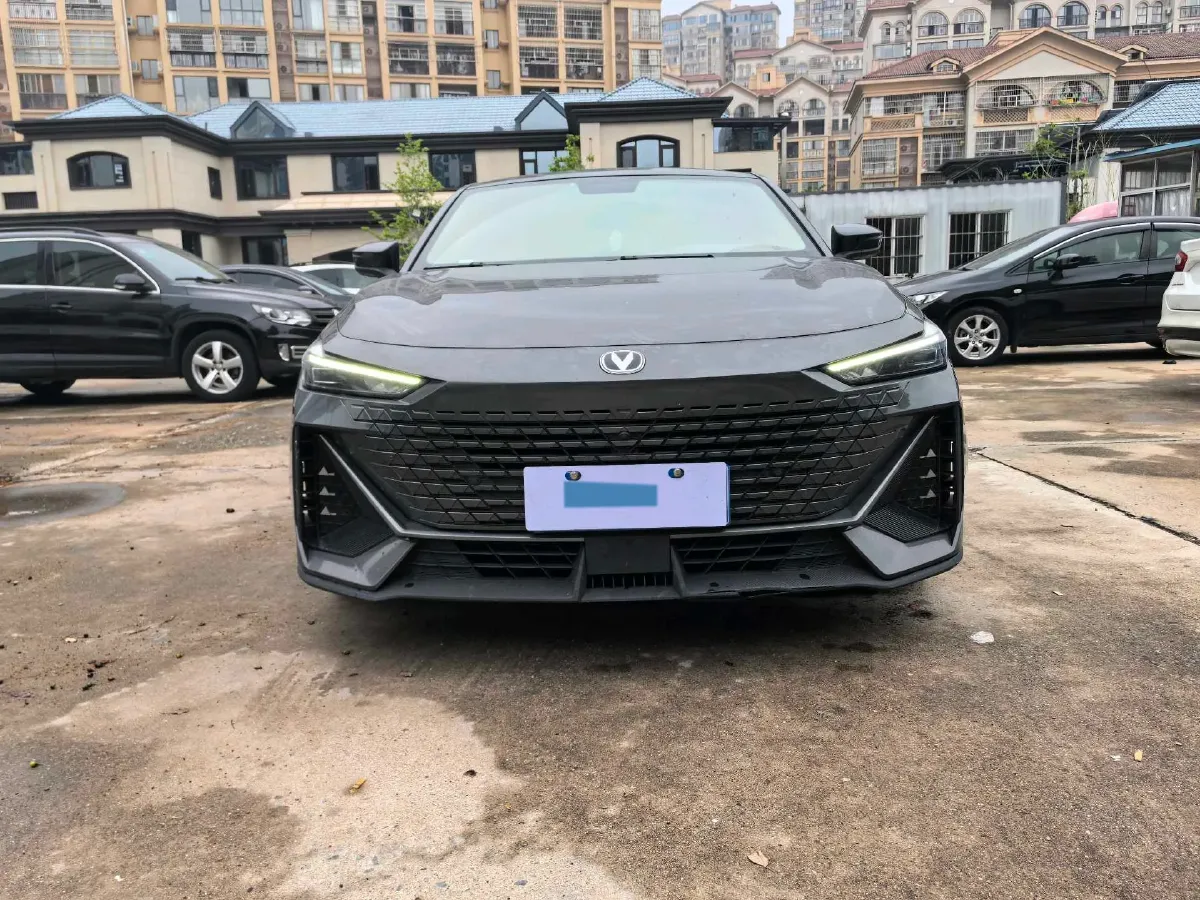 2022 ChangAn UNI-V 1.5T 188HP L4 7DCT,autocango,china used car exporter,china ev exporter,chinese used car exporter,chinese used ev exporter