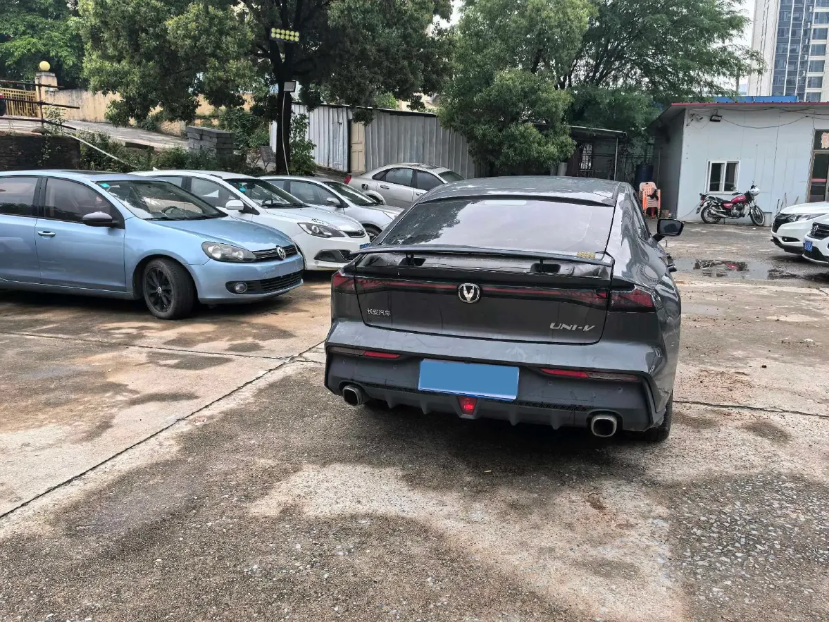 2022 ChangAn UNI-V 1.5T 188HP L4 7DCT,autocango,china used car exporter,china ev exporter,chinese used car exporter,chinese used ev exporter
