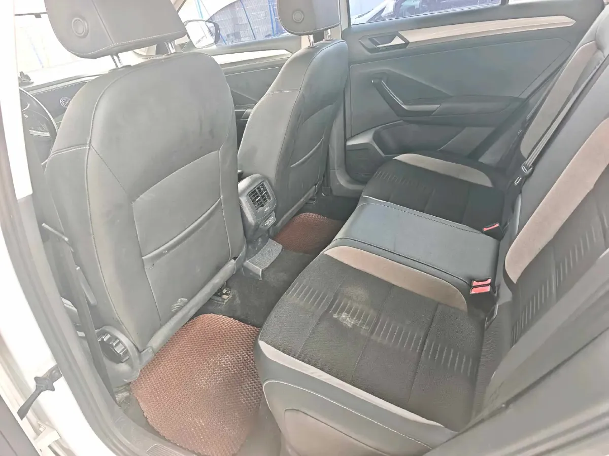 2022 Volkswagen T-Roc 1.4T 150HP L4 7DCT,autocango,china used car exporter,china ev exporter,chinese used car exporter,chinese used ev exporter