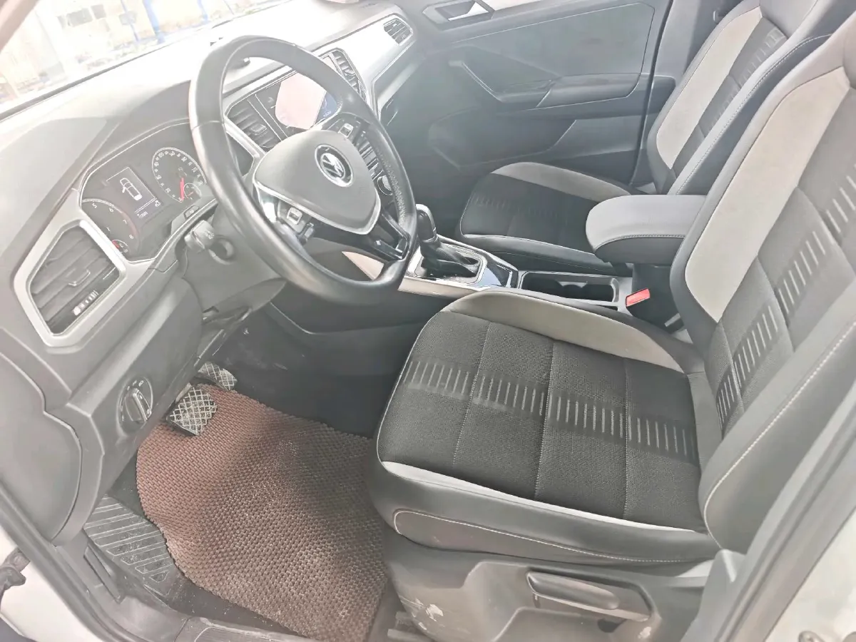2022 Volkswagen T-Roc 1.4T 150HP L4 7DCT,autocango,china used car exporter,china ev exporter,chinese used car exporter,chinese used ev exporter