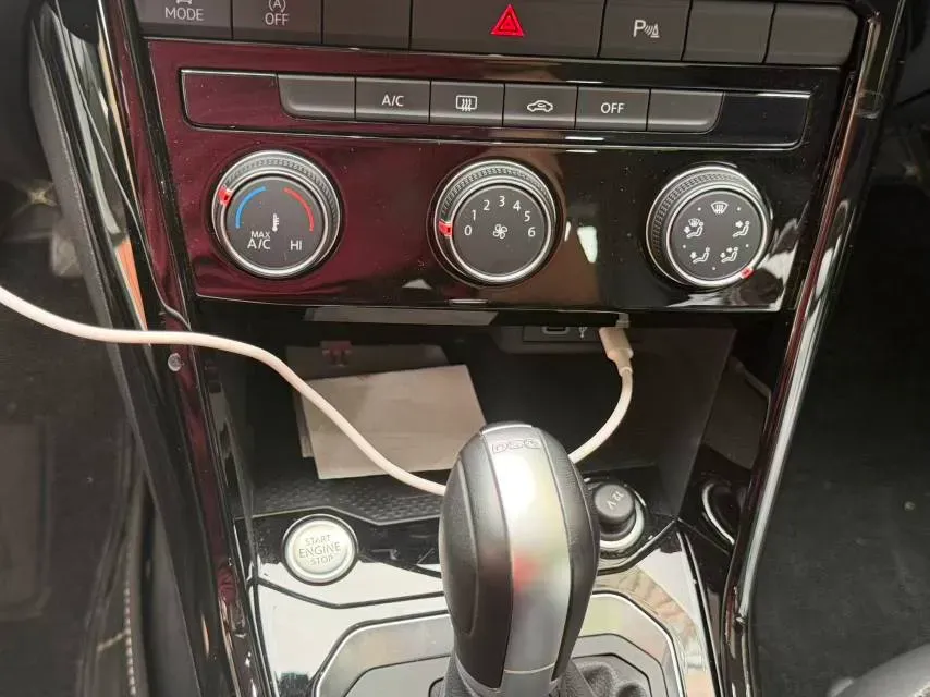 2021 Volkswagen T-Roc 1.4T 150HP L4 7DCT,autocango,china used car exporter,china ev exporter,chinese used car exporter,chinese used ev exporter