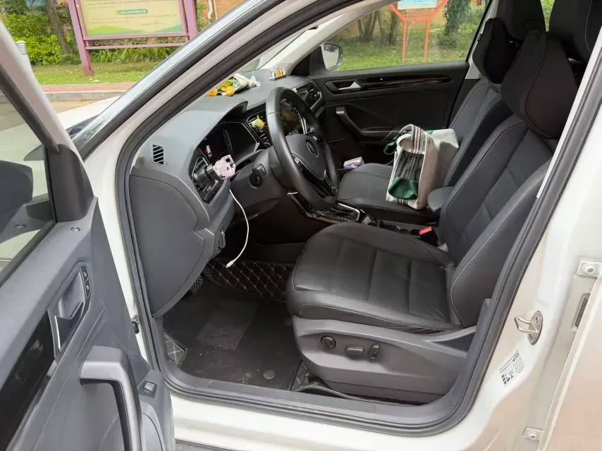 2021 Volkswagen T-Roc 1.4T 150HP L4 7DCT,autocango,china used car exporter,china ev exporter,chinese used car exporter,chinese used ev exporter