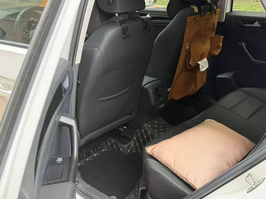 2021 Volkswagen T-Roc 1.4T 150HP L4 7DCT,autocango,china used car exporter,china ev exporter,chinese used car exporter,chinese used ev exporter