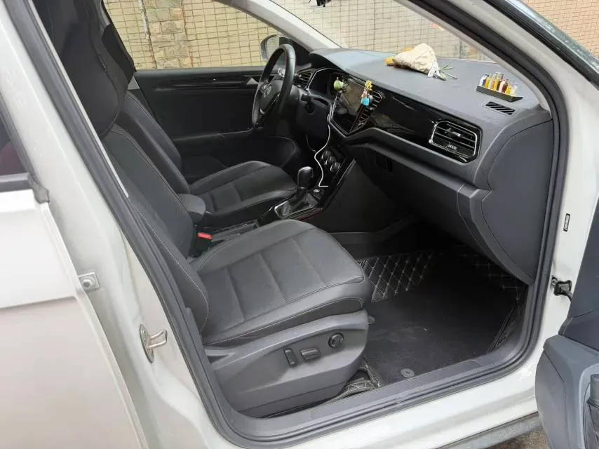 2021 Volkswagen T-Roc 1.4T 150HP L4 7DCT,autocango,china used car exporter,china ev exporter,chinese used car exporter,chinese used ev exporter