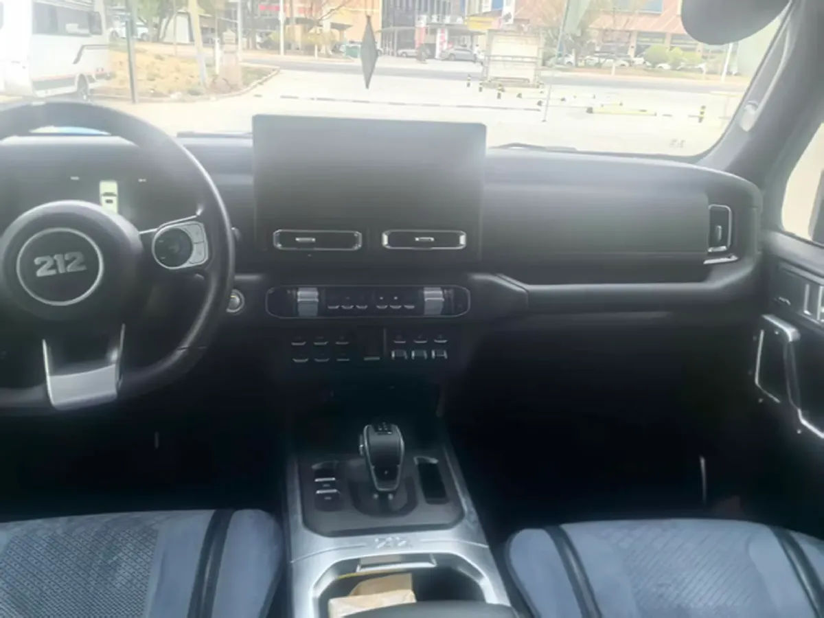 2025 212 212 T01 2.0T 252HP L4 8AT,autocango,china used car exporter,china ev exporter,chinese used car exporter,chinese used ev exporter