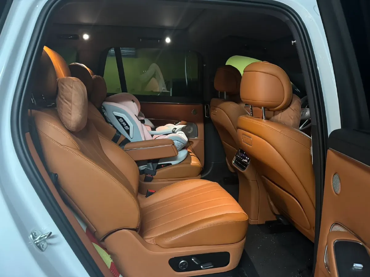 2025 AITO AITO M8 REEV 160HP REEV 37KWH,autocango,china used car exporter,china ev exporter,chinese used car exporter,chinese used ev exporter