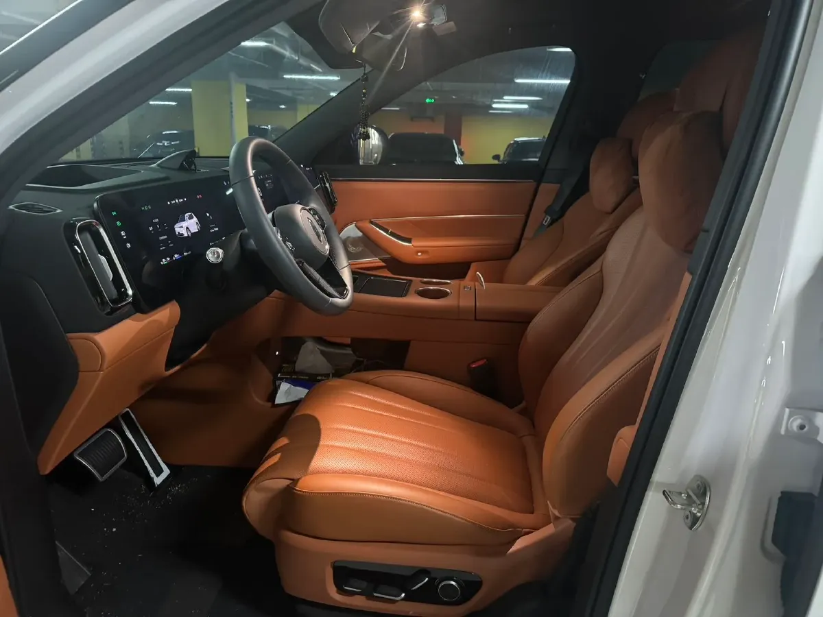 2025 AITO AITO M8 REEV 160HP REEV 37KWH,autocango,china used car exporter,china ev exporter,chinese used car exporter,chinese used ev exporter