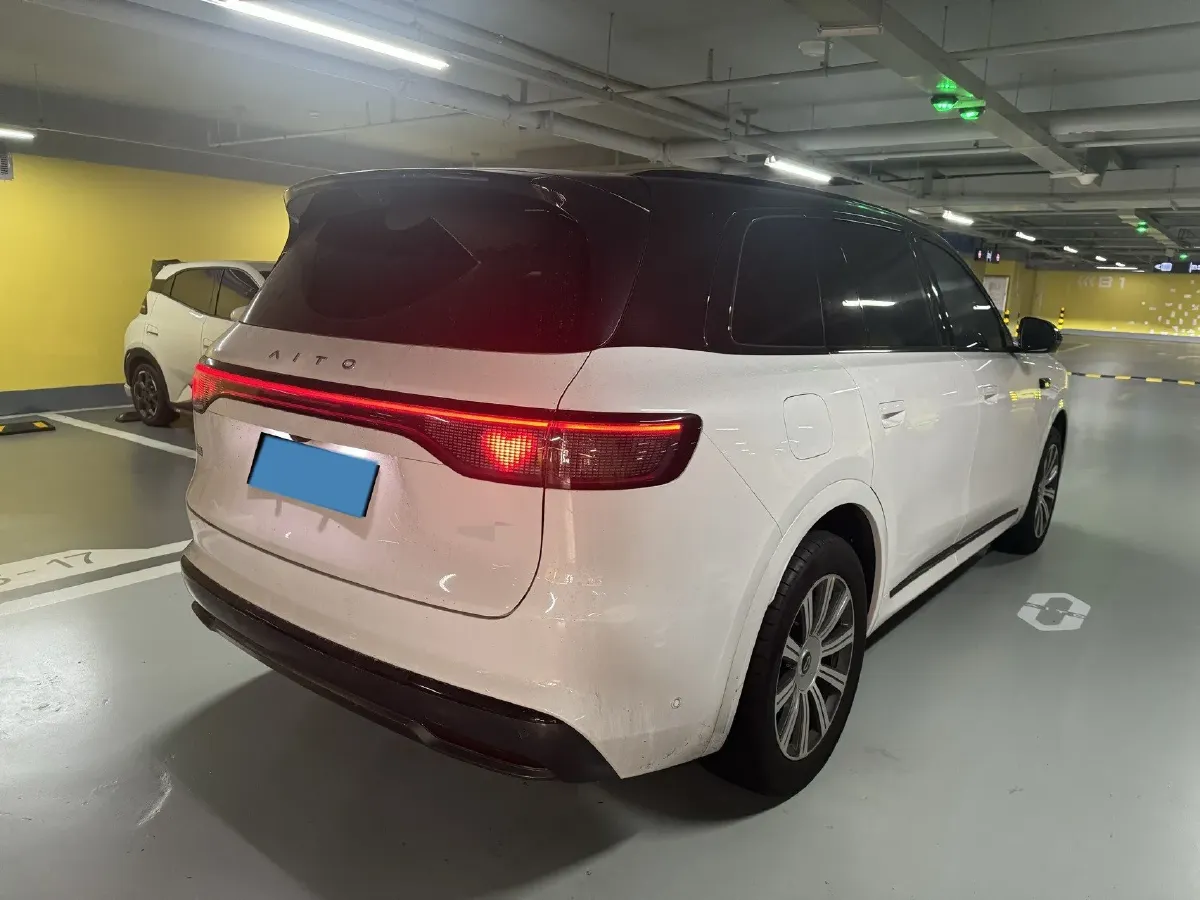 2025 AITO AITO M8 REEV 160HP REEV 37KWH,autocango,china used car exporter,china ev exporter,chinese used car exporter,chinese used ev exporter