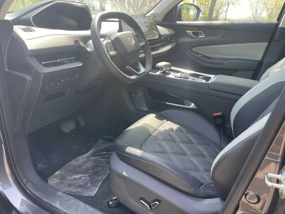 2023 Venucia Grand V DD-i 1.5T 163HP L4 E-CVT PHEV 18.4KWH,autocango,china used car exporter,china ev exporter,chinese used car exporter,chinese used ev exporter