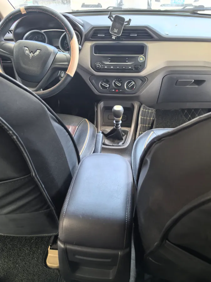 2019 WuLing HongGuang 1.5L 99HP L4 6MT,autocango,china used car exporter,china ev exporter,chinese used car exporter,chinese used ev exporter