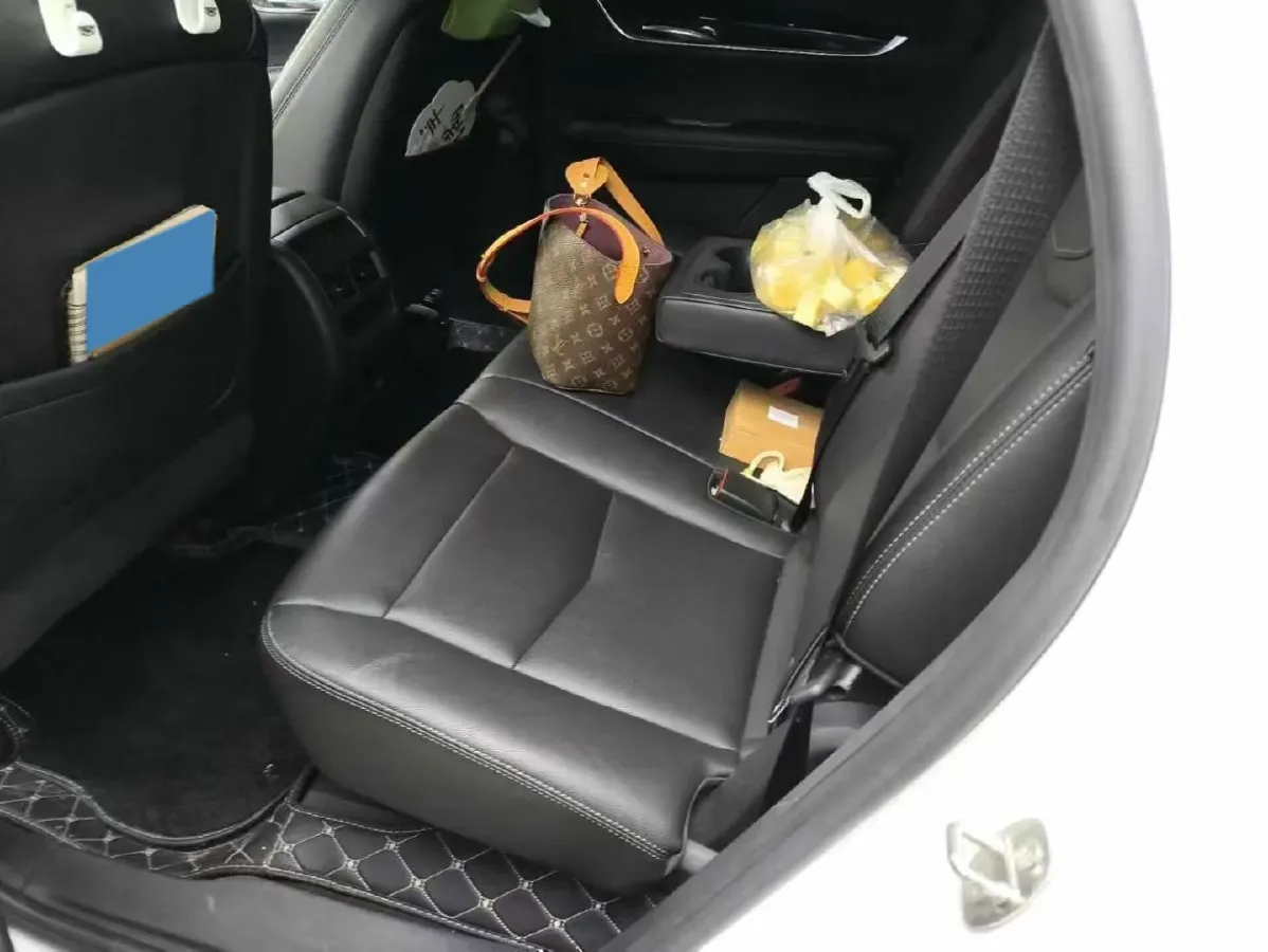 2022 Cadillac XT5 2.0T 237HP L4 9AT,autocango,china used car exporter,china ev exporter,chinese used car exporter,chinese used ev exporter