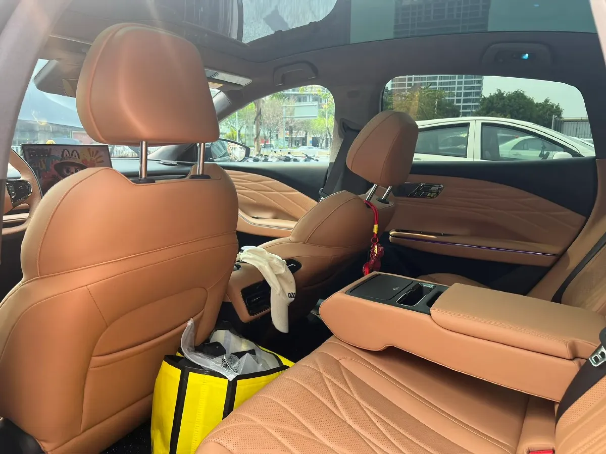 2025 Geely Galaxy Starshine 8 1.5L 112HP L4 1DHT PHEV,autocango,china used car exporter,china ev exporter,chinese used car exporter,chinese used ev exporter