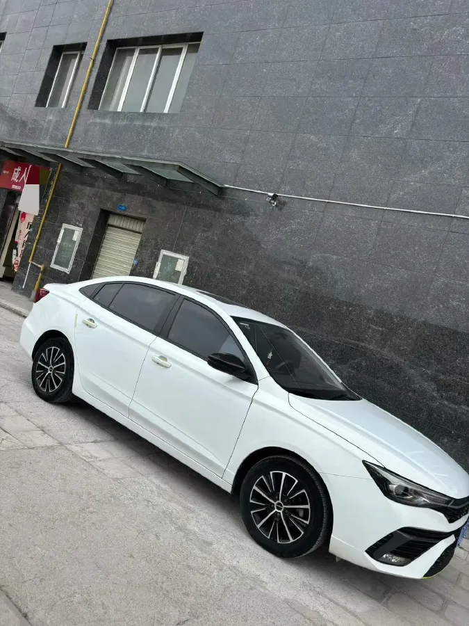 2021 Roewe i5 1.5L 120HP L4 CVT,autocango,china used car exporter,china ev exporter,chinese used car exporter,chinese used ev exporter