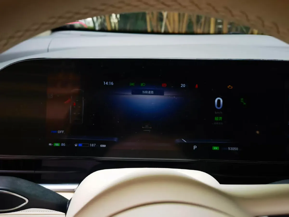 2022 Voyah Dream 1.5T 136HP L4 PHEV 25.57KWH,autocango,china used car exporter,china ev exporter,chinese used car exporter,chinese used ev exporter